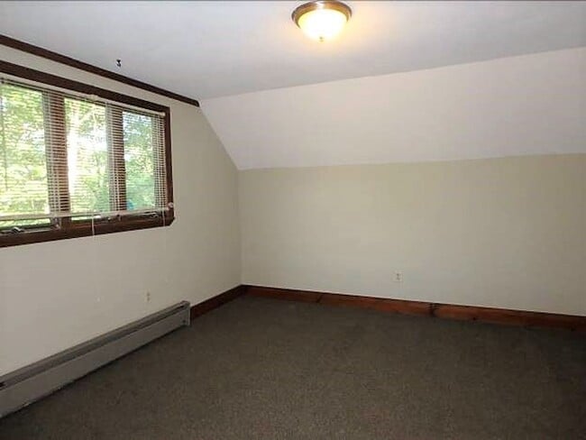 Building Photo - Unique 3 Bed 2 Bath Cabin In The Heart of Columbia!