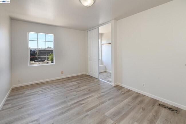 Building Photo - 2716 Adeline St