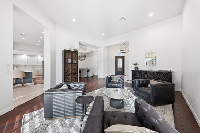 Building Photo - 6570 S Bogle Ave