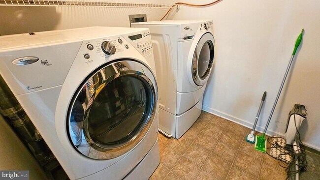 Building Photo - 51 Farrah Dr