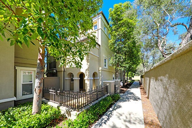 Building Photo - Three bedroom located in Newport Coast com...