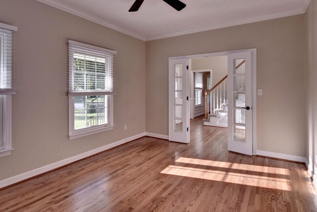 Building Photo - 128 Rockmor Ln