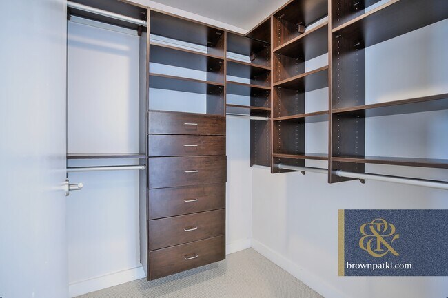 Building Photo - 501 Beale St