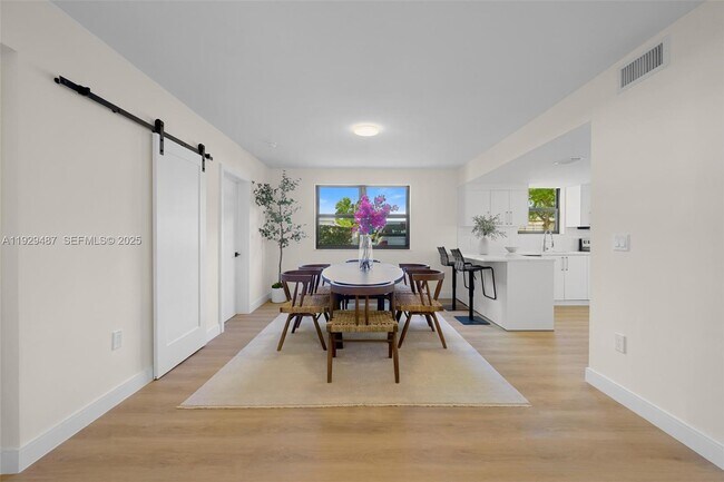 Building Photo - 7994 Crespi Blvd