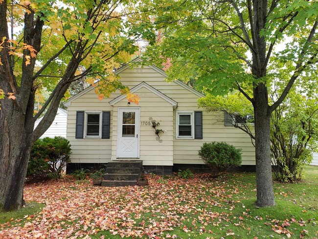 Building Photo - 3 bed 1 bath single family home in Wausau