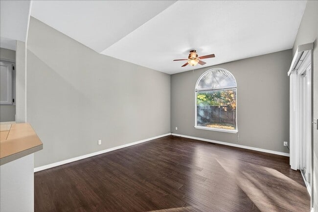 Building Photo - Comfortable & Convenient Living Near CWI and Shopping