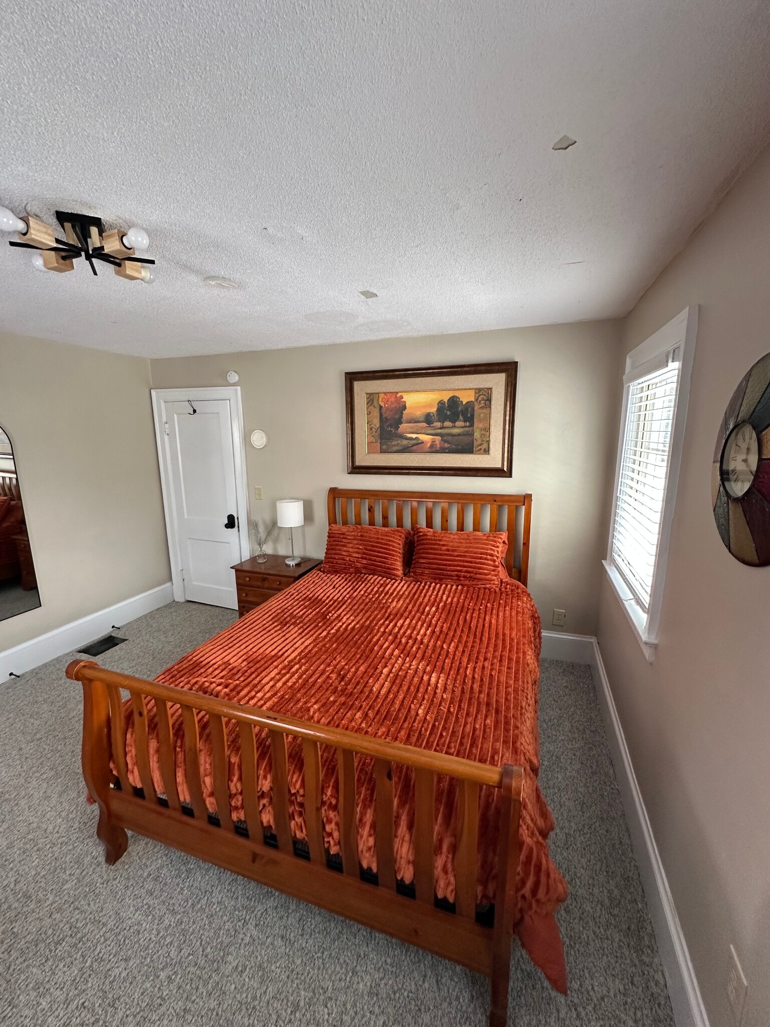 Building Photo - 201 Salt Springs Rd