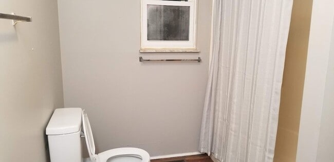 Building Photo - 60 Lorraine St