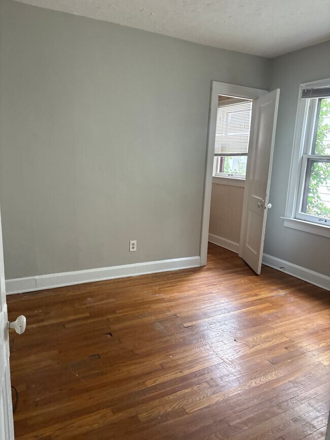 Building Photo - Edgewood2179