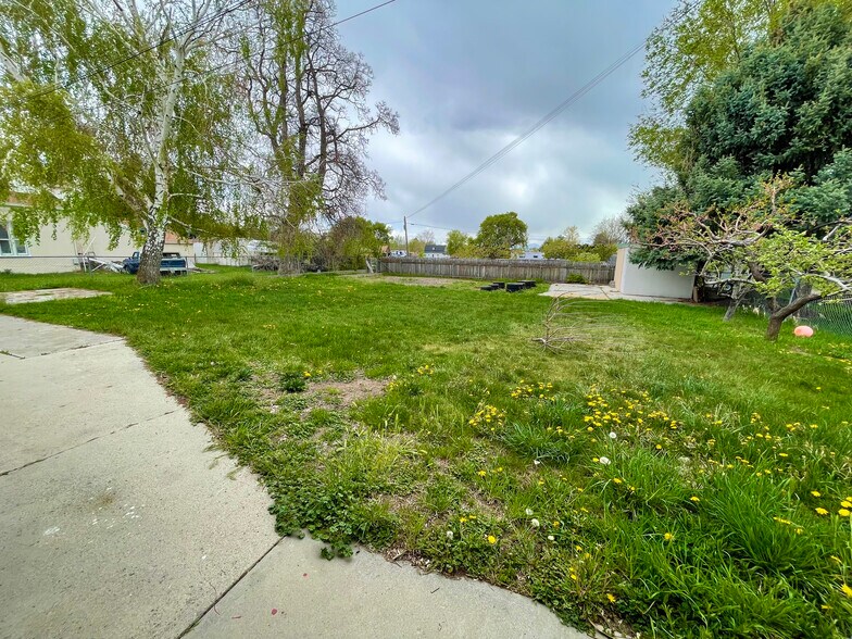 Backyard - 264 E 500 N