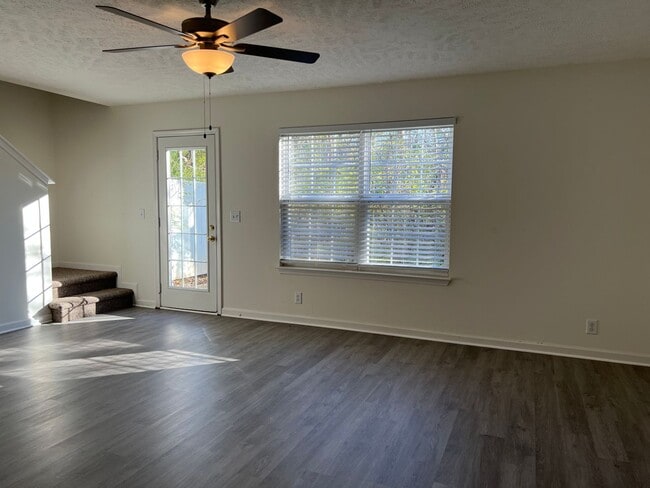 Building Photo - Laura Jeanne Luxury Townhome