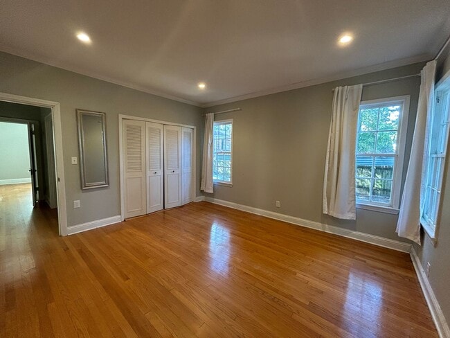 Building Photo - Precious 2 Bed House in South Highland