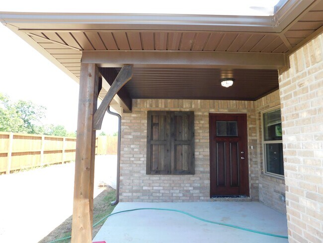 Building Photo - 9005-9007 Sandra Way