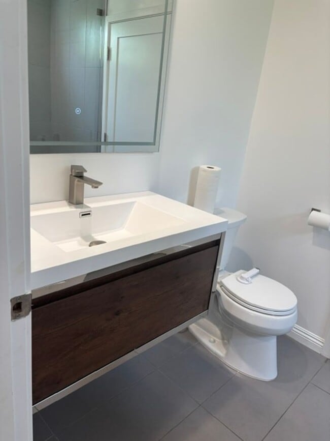 Building Photo - Remodeled 3 Bed 3 Bath House with Jacuzzi ...