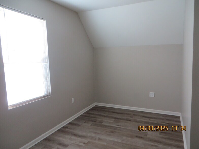 Building Photo - 2119 Noble St