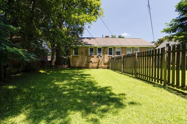 Building Photo - Classic Midtown Duplex