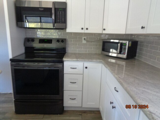 Building Photo - Bruckner/51st St West