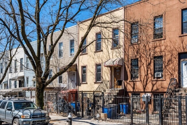 Building Photo - 1249 Madison St