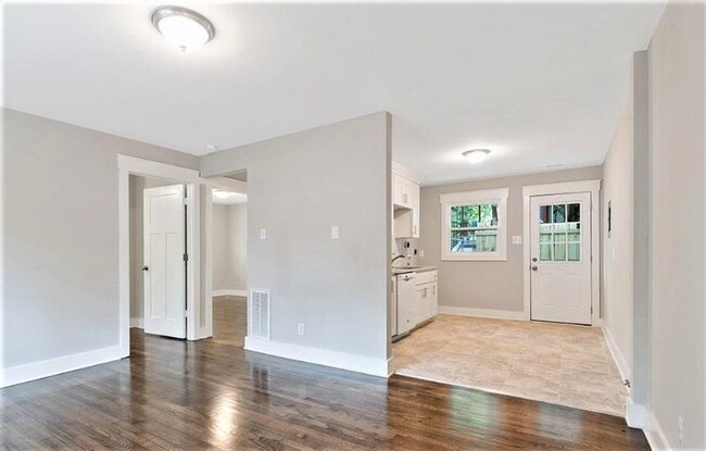 Building Photo - 116 N Hyde Park Ave