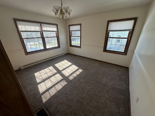 Building Photo - Spacious Three Bedroom Home with Central Air