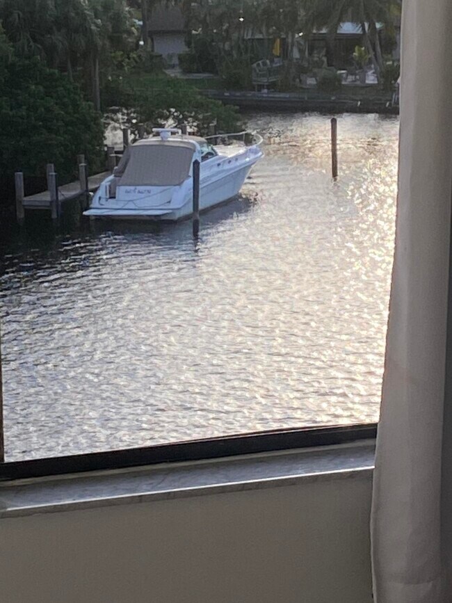 Building Photo - 22 Royal Palm Way