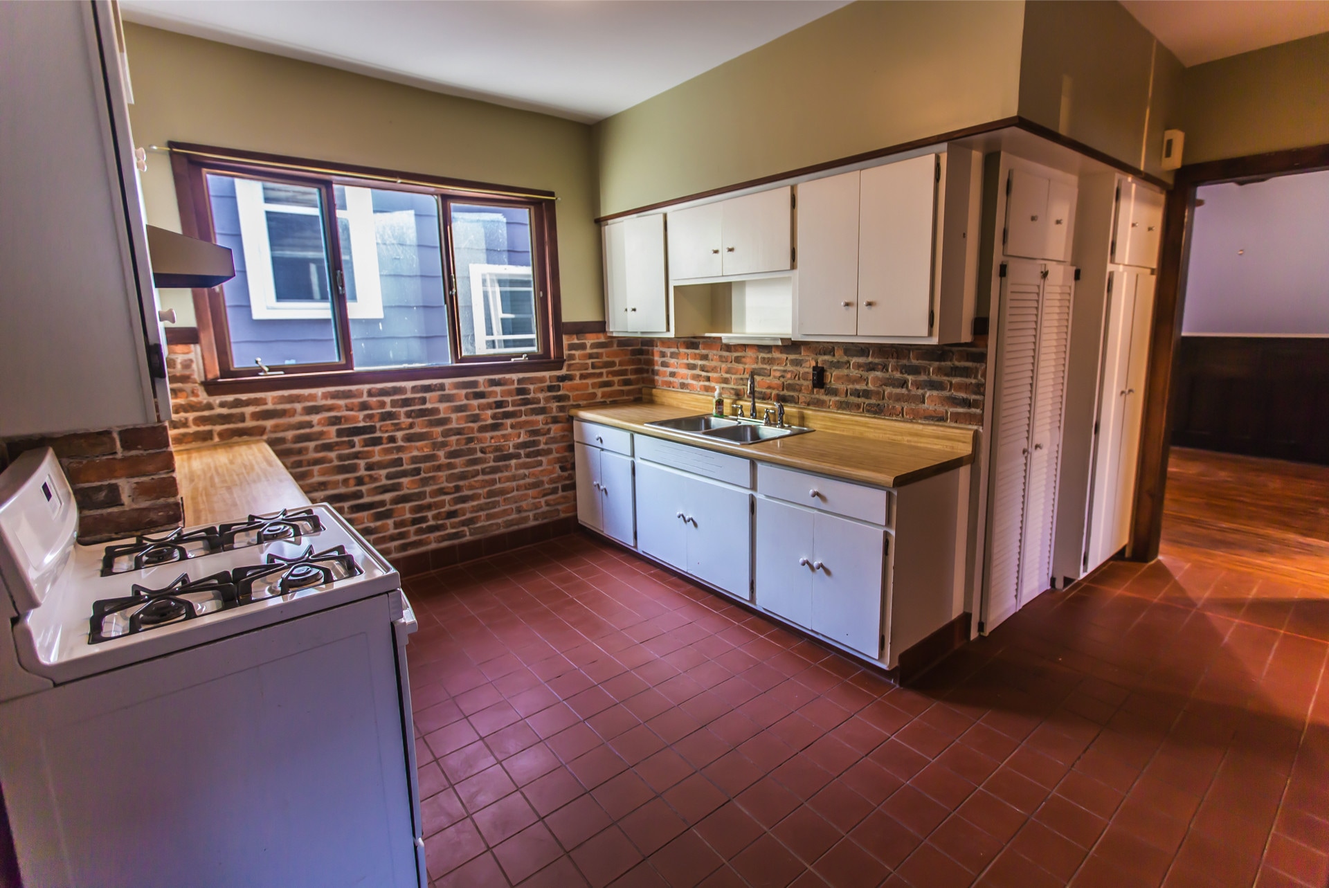 Kitchen - 76 Greenfield St