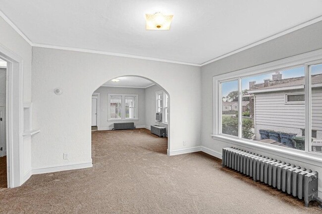 Building Photo - 650 119th St