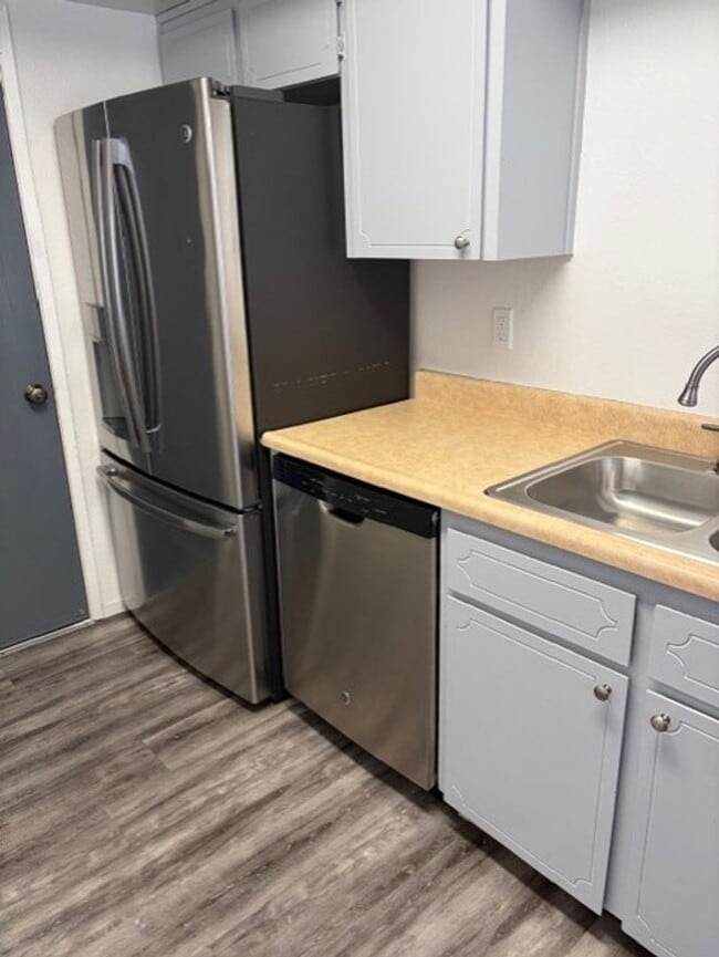 Building Photo - 3 Bed, 2.5 bath home in Carson City, Available 11/11