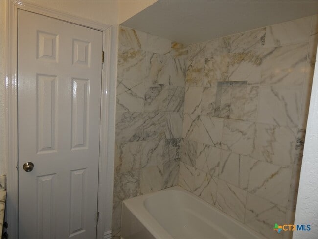 Building Photo - 14745 Babcock Rd