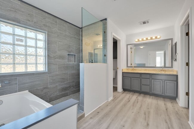 Building Photo - Charming 4-Bedroom Home in a Gated Community- Near Randolph AFB and JB Ft Sam Houston!