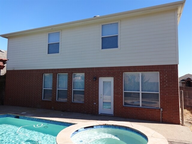 Building Photo - 1113 Skylark Dr