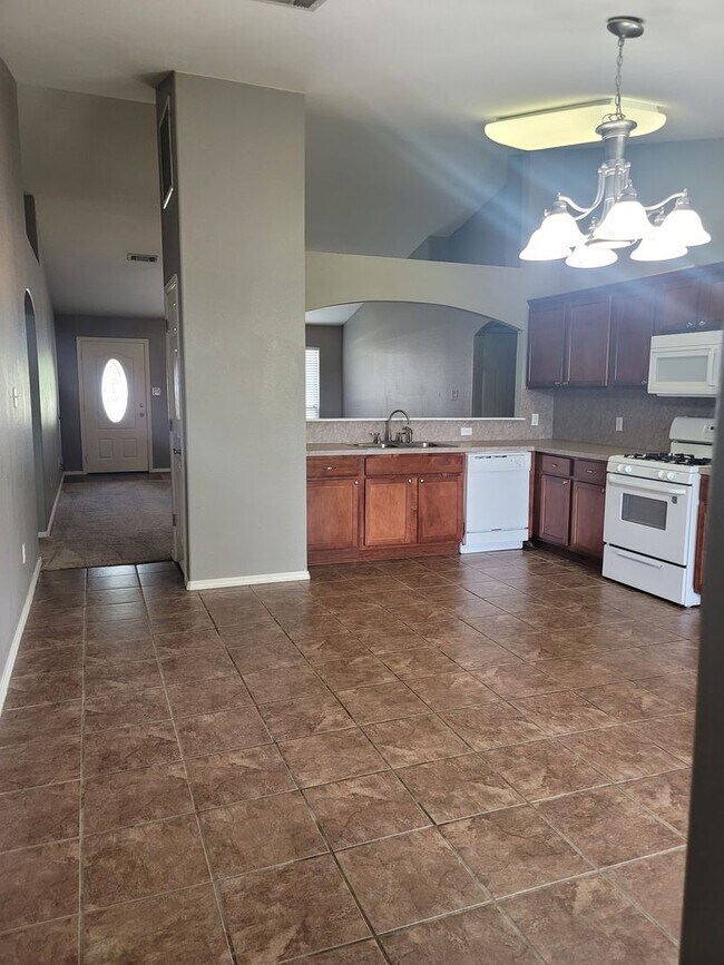 Building Photo - Beautiful 4 Br for Rent in Van Buren!! Com...