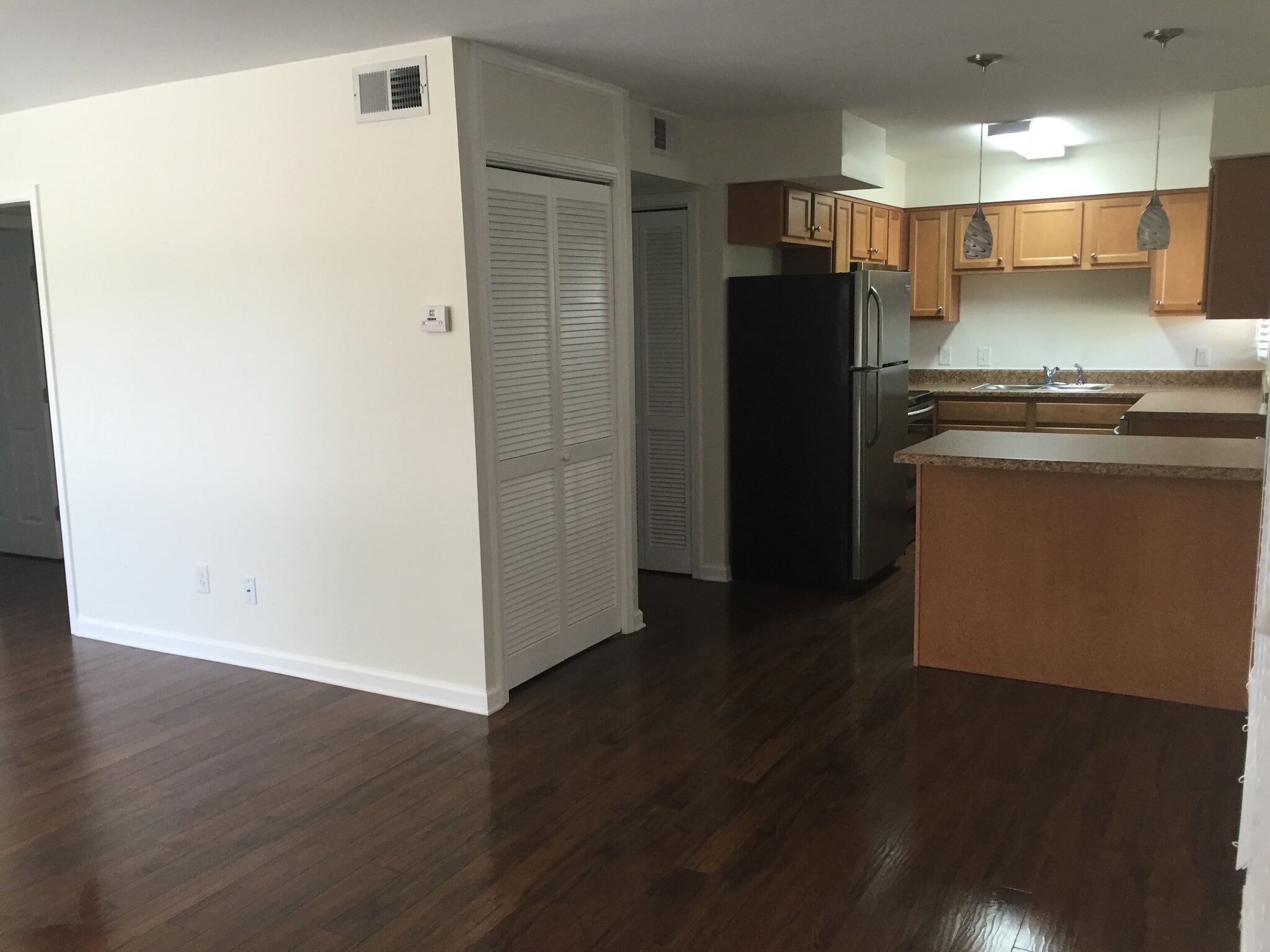 Building Photo - 3831 W End Ave