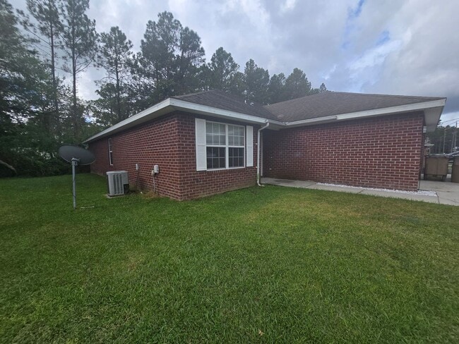 Building Photo - Brick Duplex 3/2 Home on Grandview