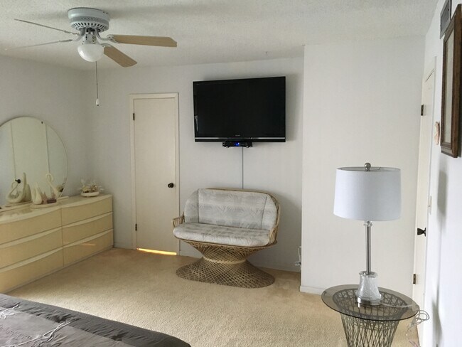 Building Photo - 345 Medallion Blvd