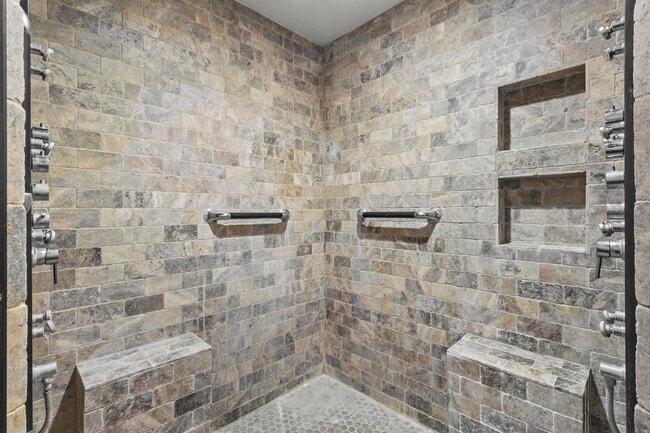 Building Photo - 1502 Tryon Rd