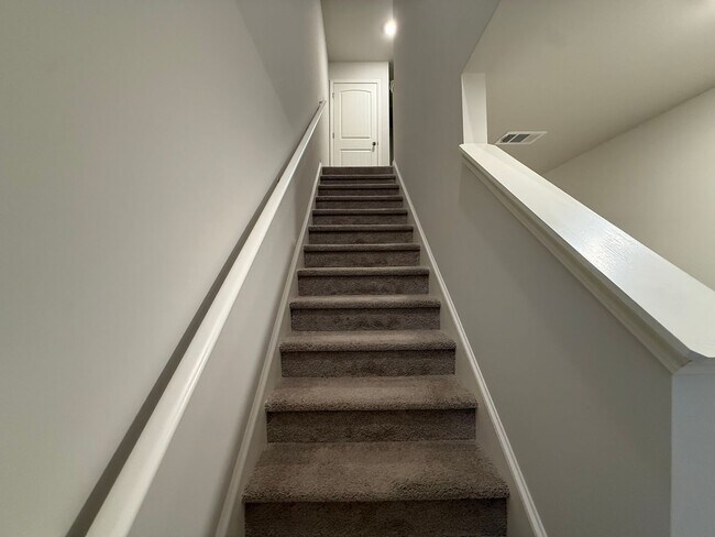 Building Photo - 3 Bedroom, 2.5 Bathroom- Townhouse in Armuchee!!