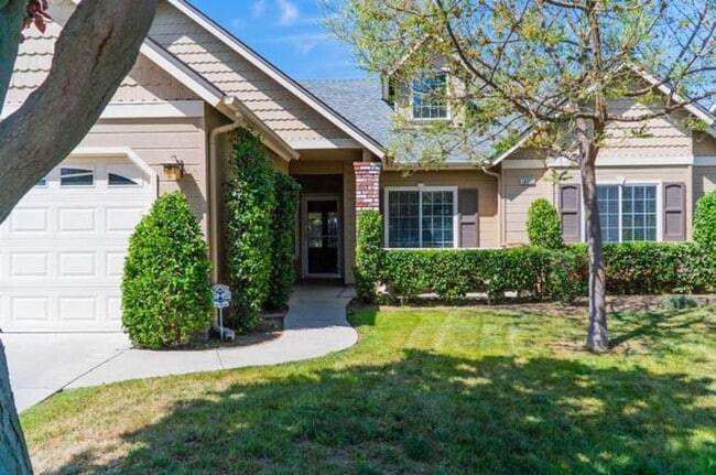 Building Photo - Bright & Spacious 4?BR Fresno Home with High Ceilings & Solar!