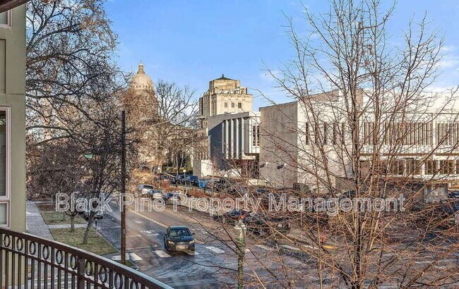 Building Photo - 323 W Jefferson St