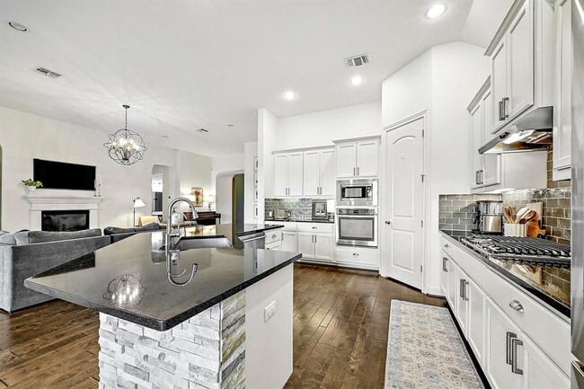 Building Photo - 109 Hedgerow Ln