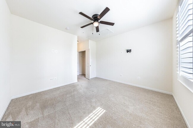 Building Photo - 7640 Knotting Hl Ln
