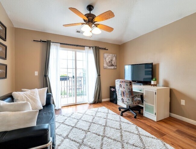 Building Photo - Bright 3-Bed, 2-Bath Condo with Mountain Views & Community Amenities