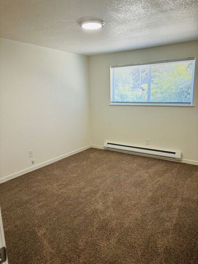 Building Photo - Cute 2 bedroom West Harvard area
