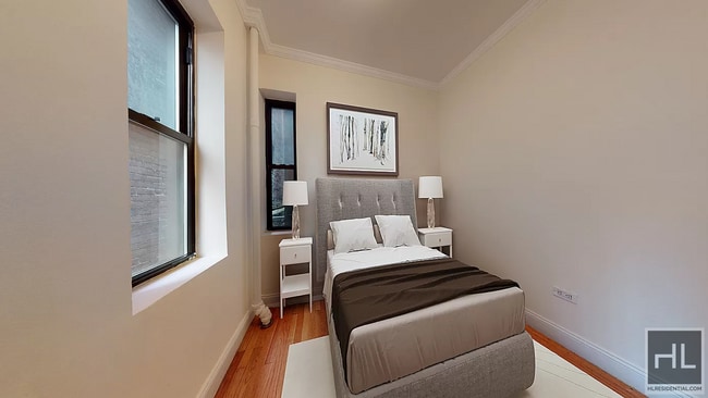 Building Photo - 711-712 2nd Ave