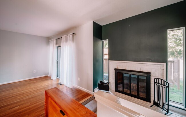 Building Photo - Spacious 5-Bedroom End-Unit Townhome in Reston with 3 Finished Levels, Renovated Kitchen & Fenced...