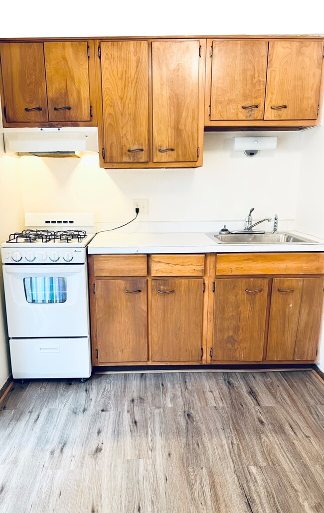 Building Photo - 5517 Douglas Rd