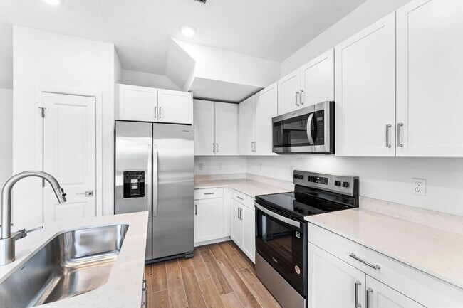 Building Photo - 5024 Elderberry St