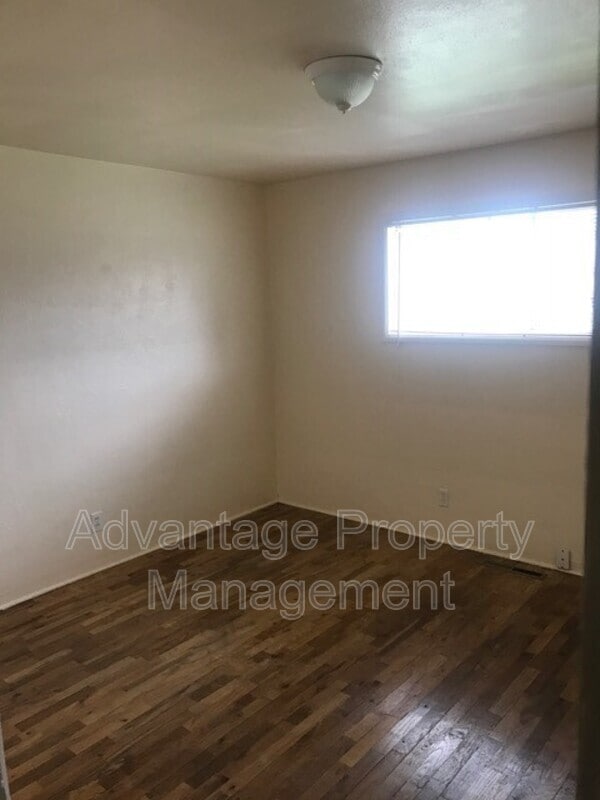 Building Photo - 1521 NW Kings Blvd