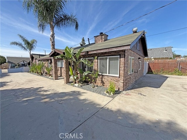 Building Photo - 621 E Pine St