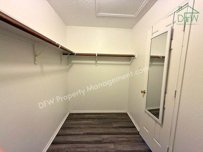 Building Photo - 2-Story 4 BR Home with Large Backyard & Game Room